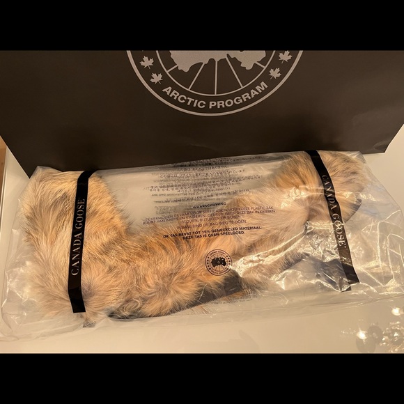 Canada Goose Authentic Fur Zip Around Trim (Black Fabric w/black Zipper) - Picture 5 of 5